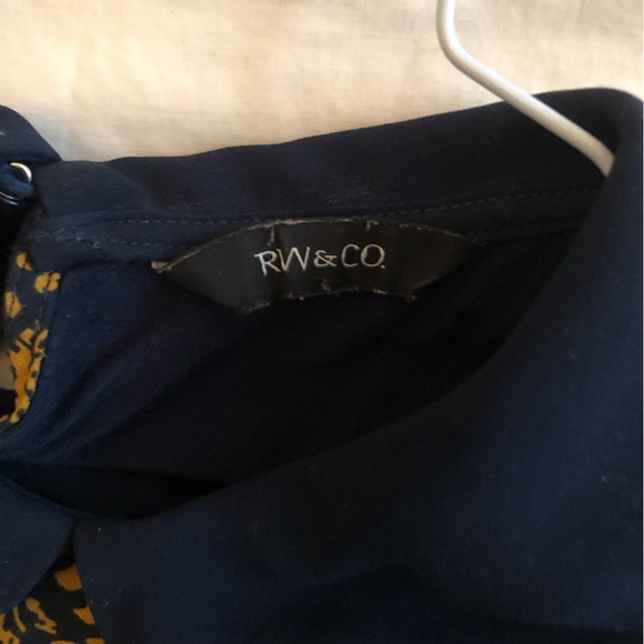 Vibrant blue and yellow flowered sleeveless blouse - Picture 2 of 3